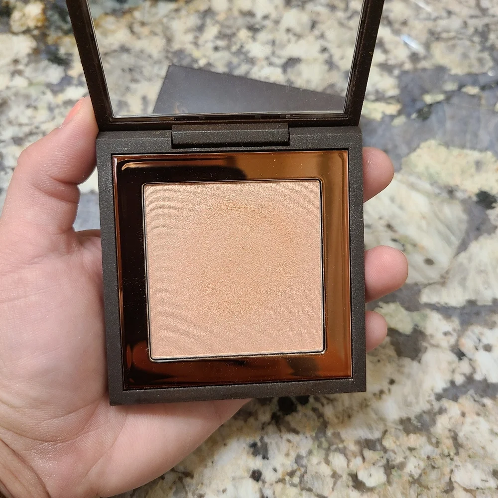 MAC Cosmetics LE Bao Bao Wan Summer Lt Ed Opal Blush Highlighter- light pink